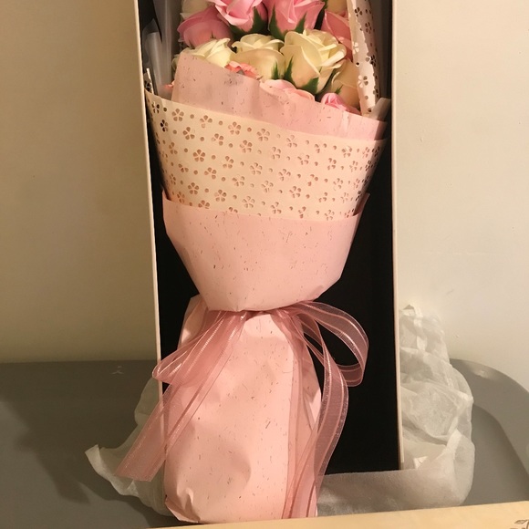 Forever Roses - Picture 4 of 4